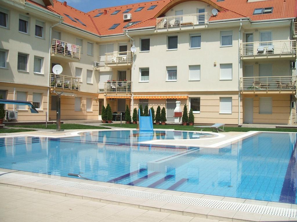 Aqua Wellness Apartments Hajduszoboszlo Room photo